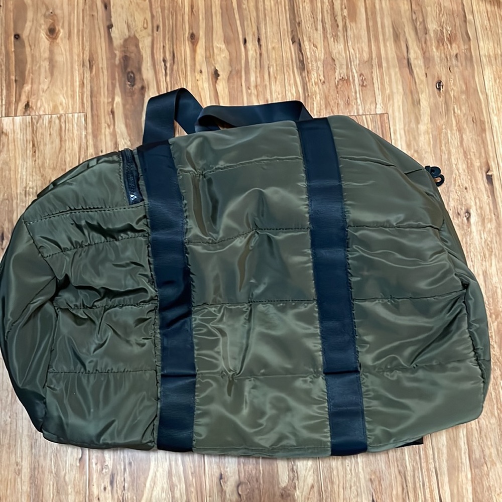 NWOT Madden Girl Duffle Bag - Picture 8 of 8
